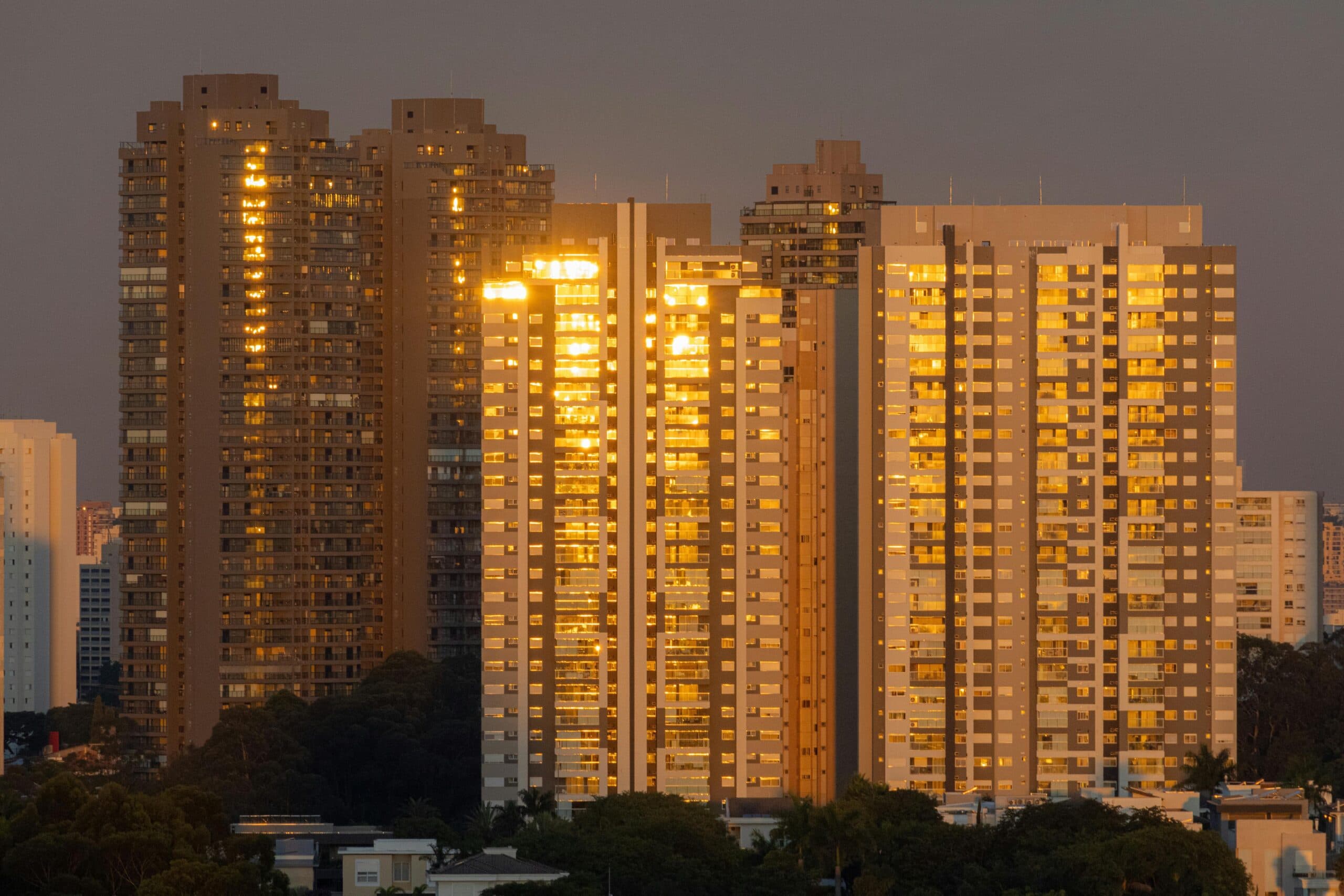 Imagem de um prédio que mostra em detalhes os andares. Descubra qual o melhor!